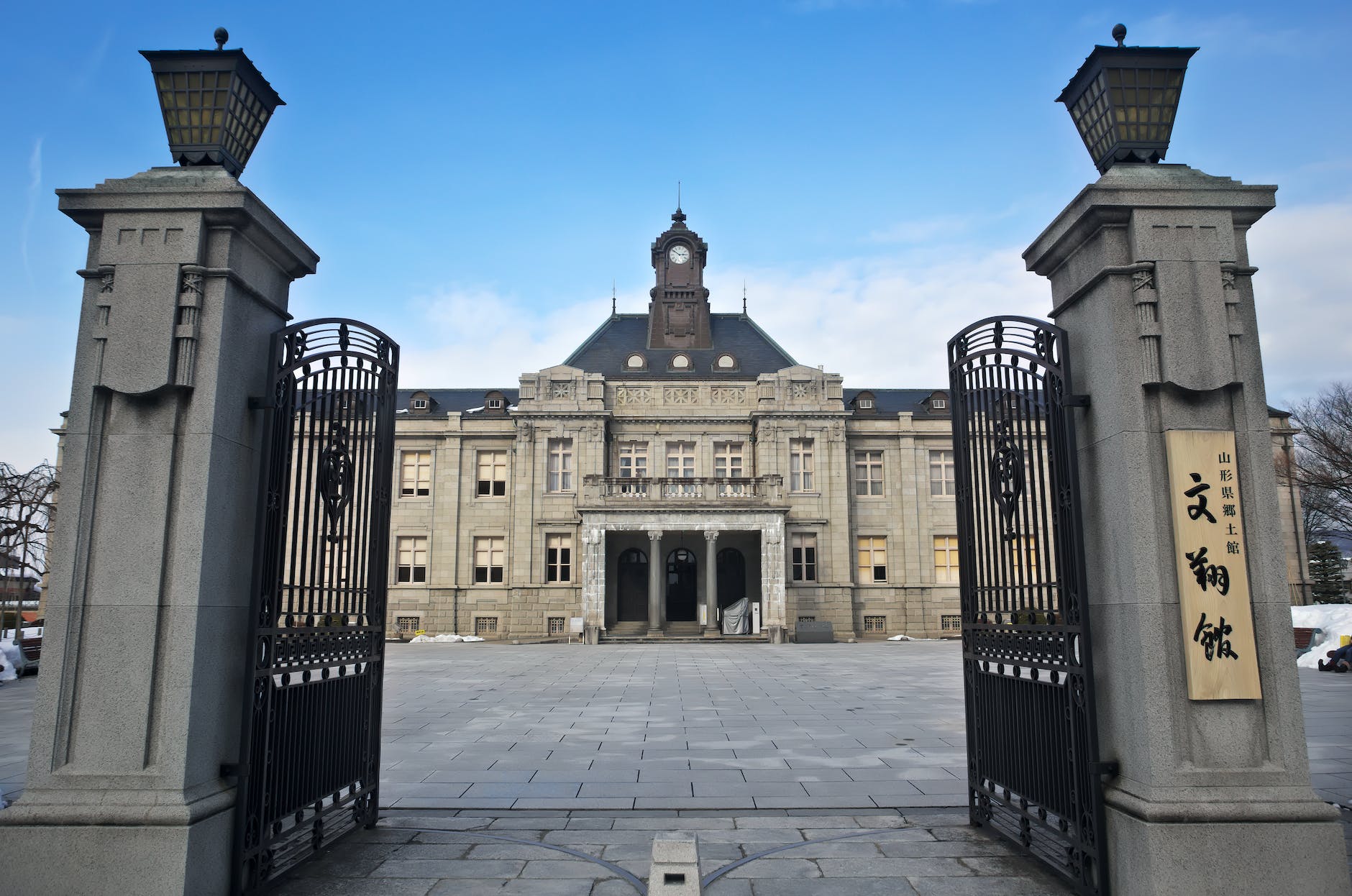 Almighty God rules over all kings and governments