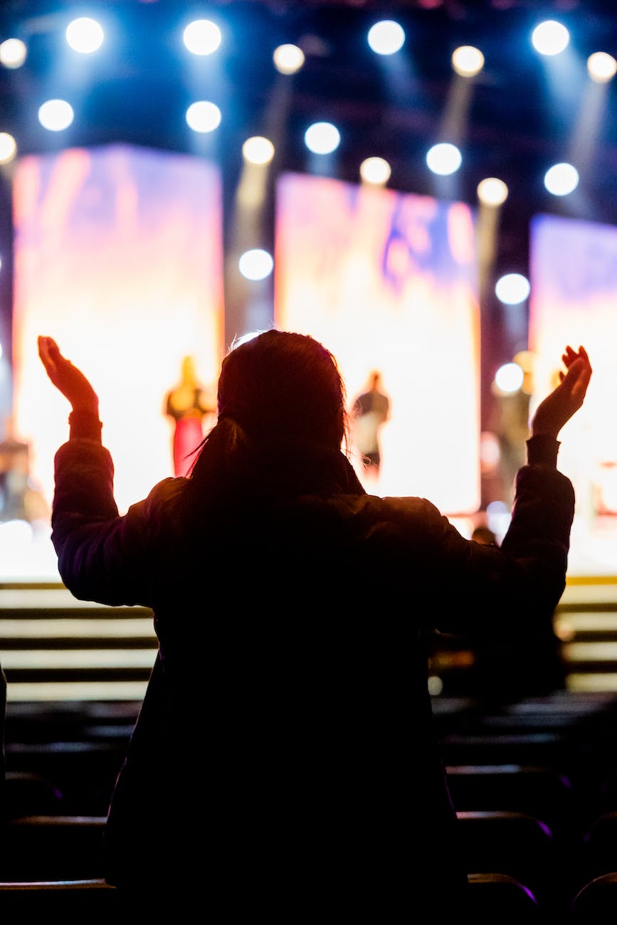 Let the whole earth shout praises to the Lord!