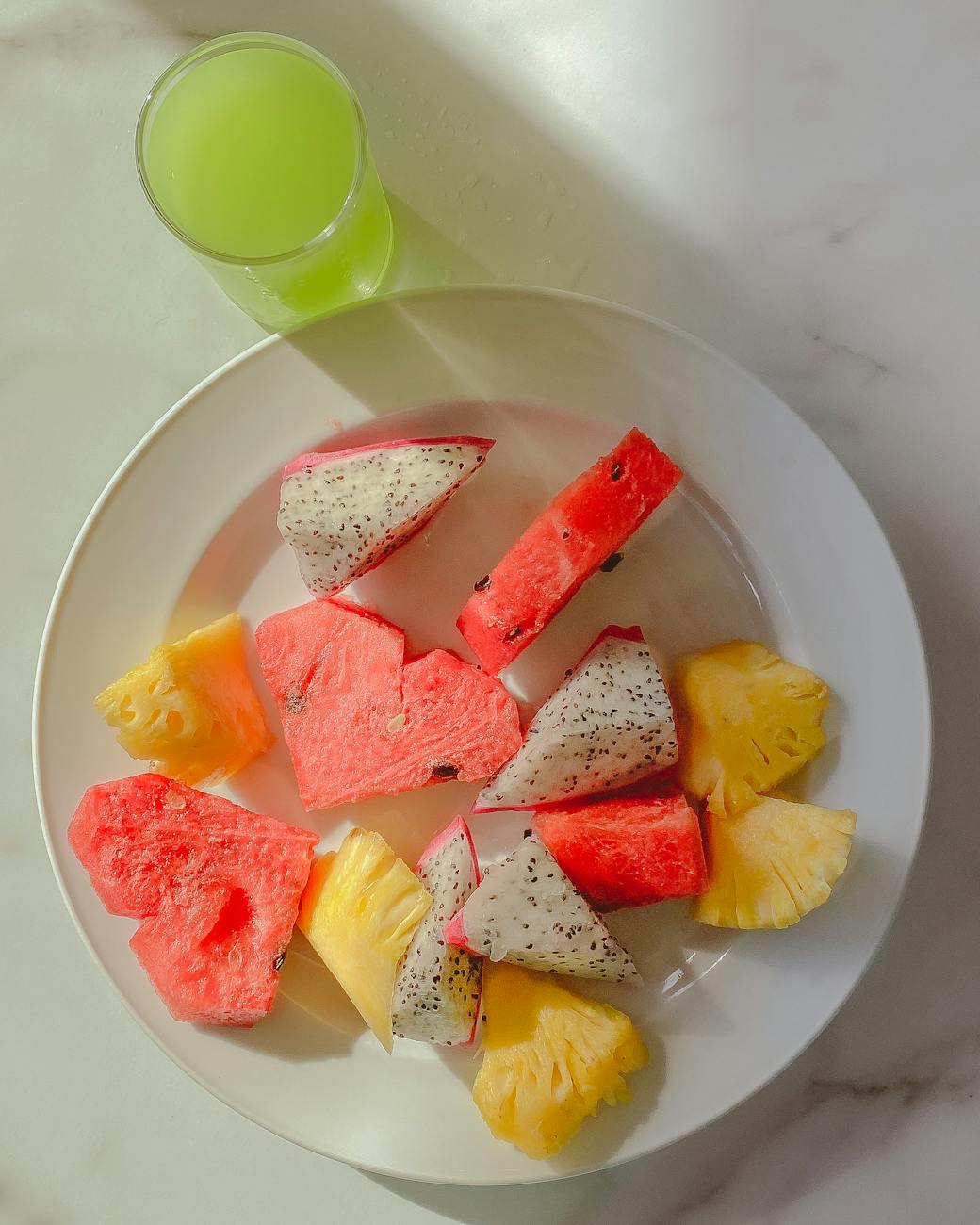 close up shot of slices of fruits on a plate
